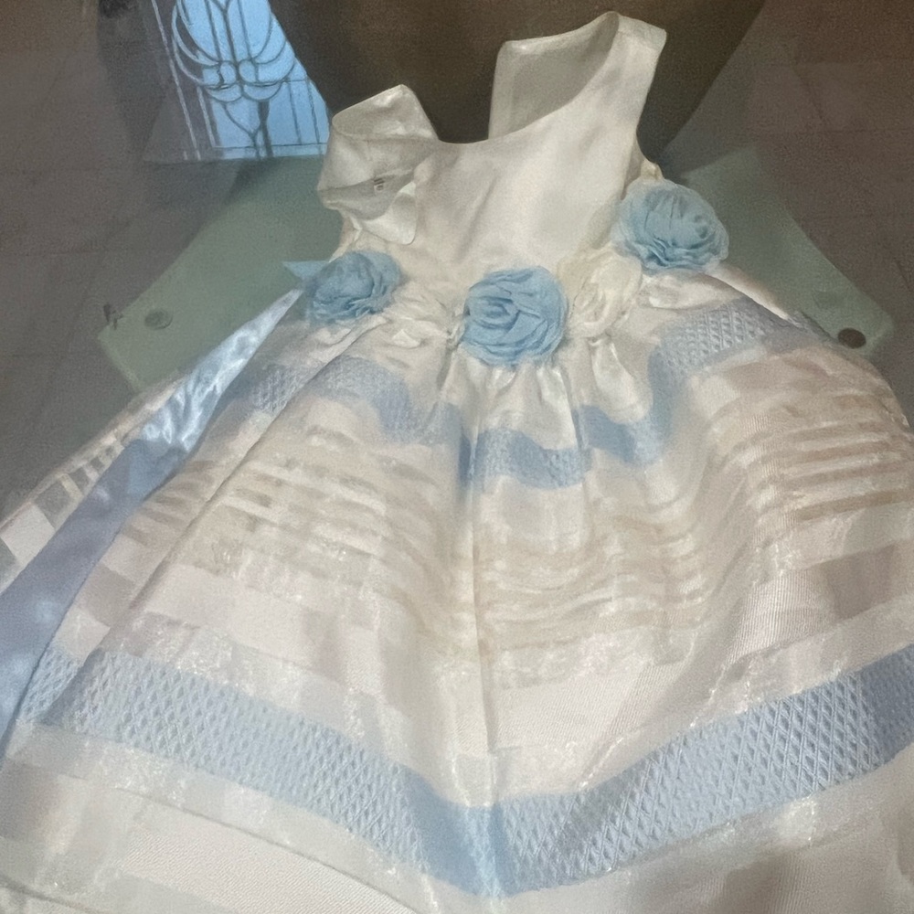 Beautiful blue and white toddler dress. Great condition